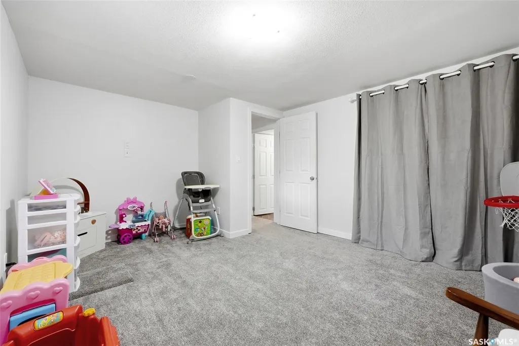 28 Cameron Crescent Regina SK S4S 2X2