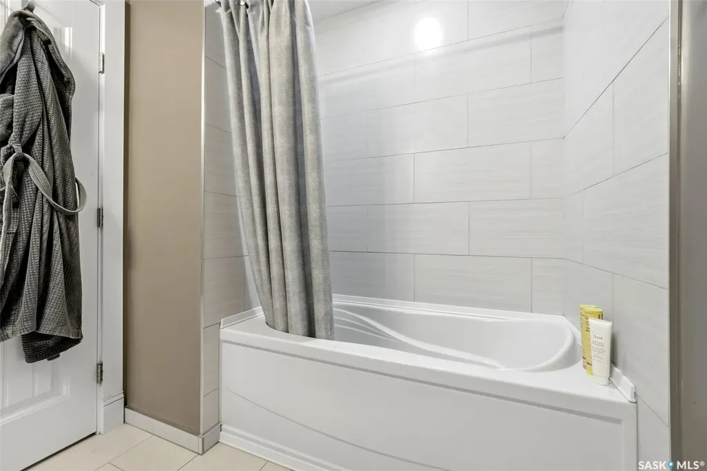 2860 Garnet Street Regina SK S4S 1W9