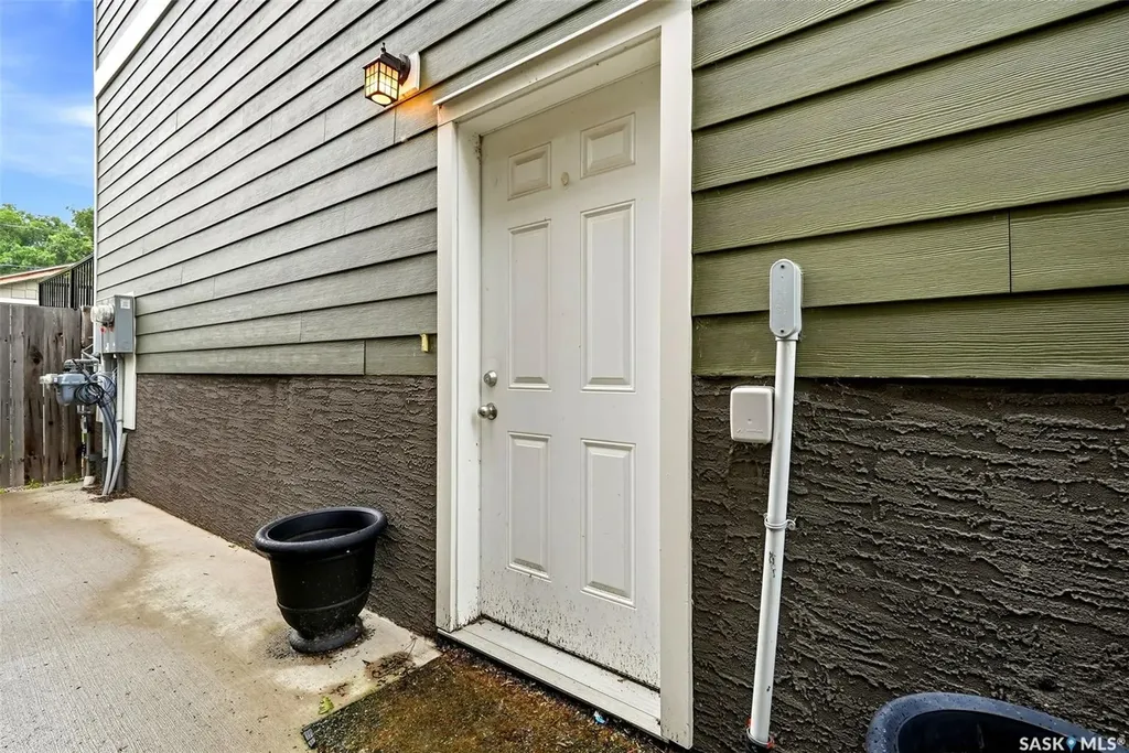 2860 Garnet Street Regina SK S4S 1W9