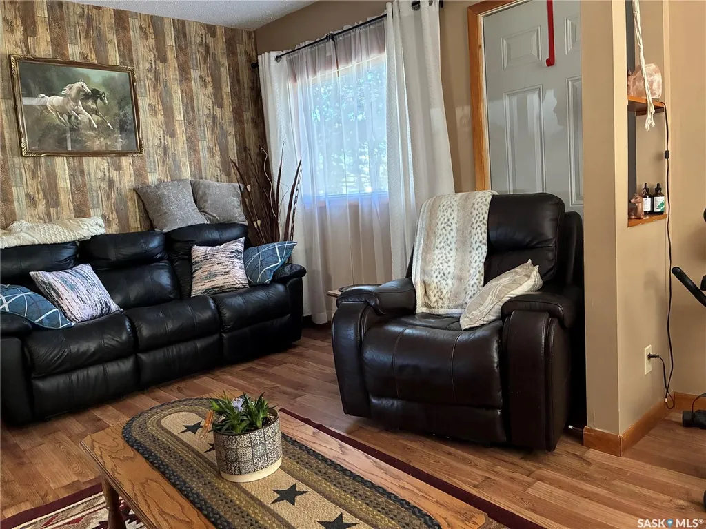 712 M Avenue Perdue SK S0K 3C0