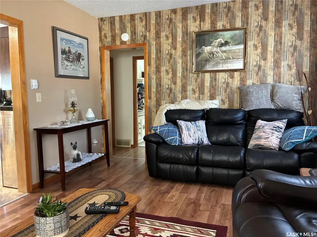 712 M Avenue Perdue SK S0K 3C0
