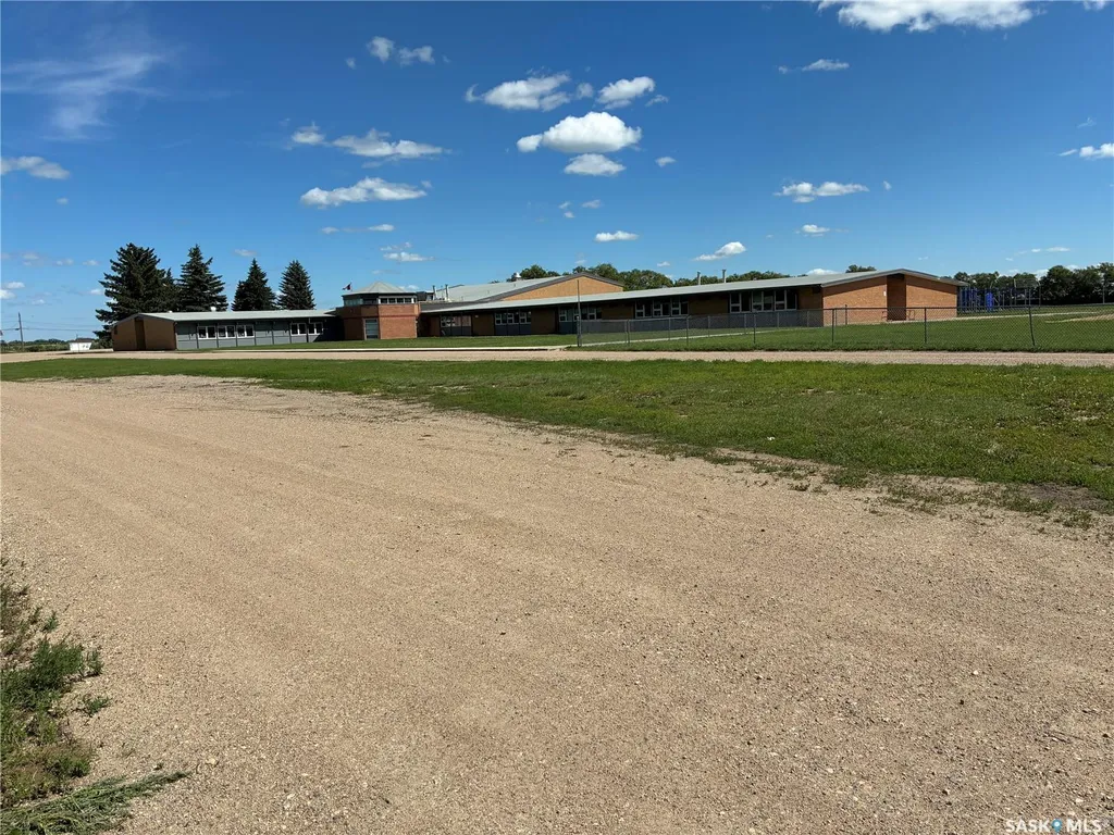 712 M Avenue Perdue SK S0K 3C0