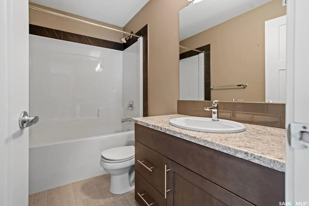 4913 Green Brooks Way E Regina SK S4V 3K5
