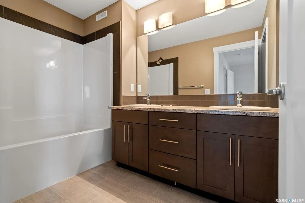 4913 Green Brooks Way E Regina SK S4V 3K5