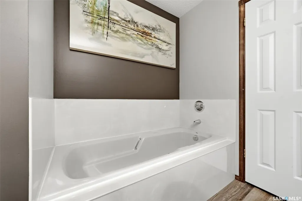 5414 Ballantine Court Regina SK S4X 4K4