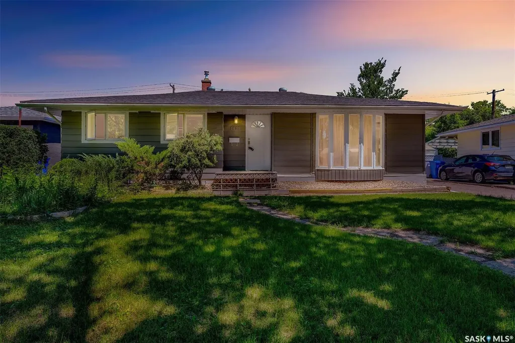 1830 Cowan Crescent Regina SK S4S 4C6
