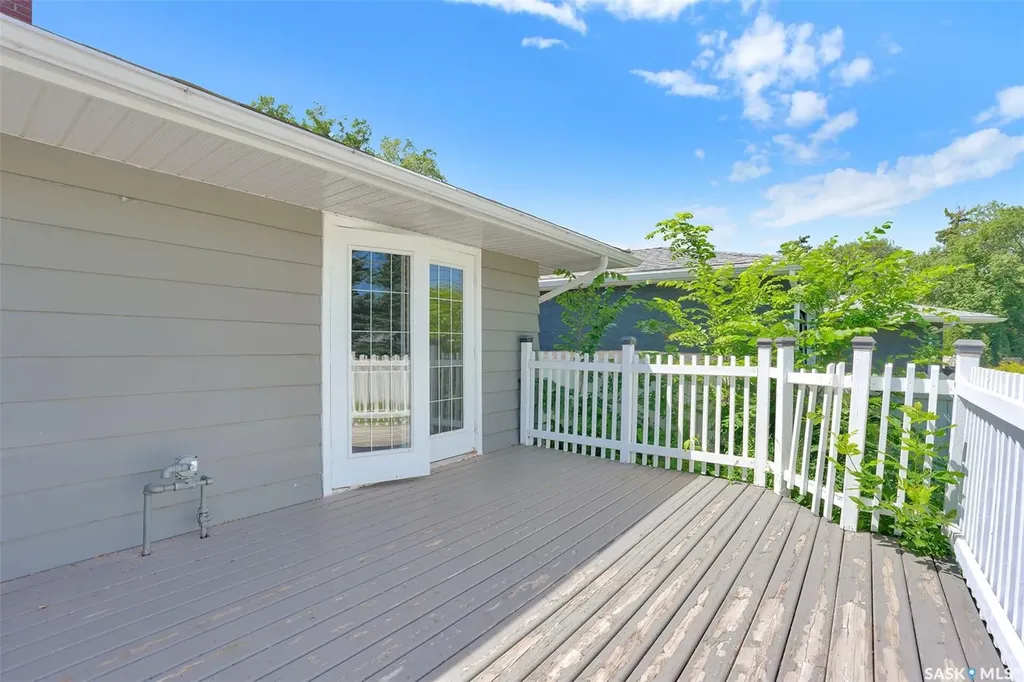 1830 Cowan Crescent Regina SK S4S 4C6