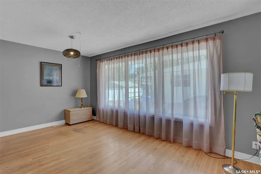1830 Cowan Crescent Regina SK S4S 4C6