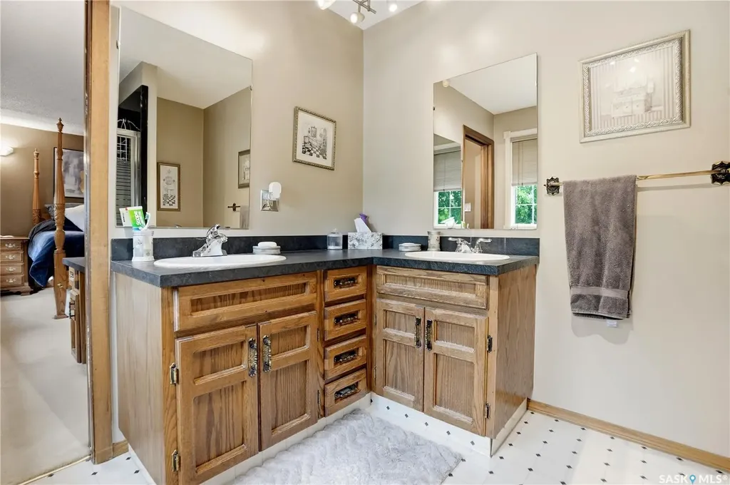 83 Minot Drive Regina SK S4X 1B6
