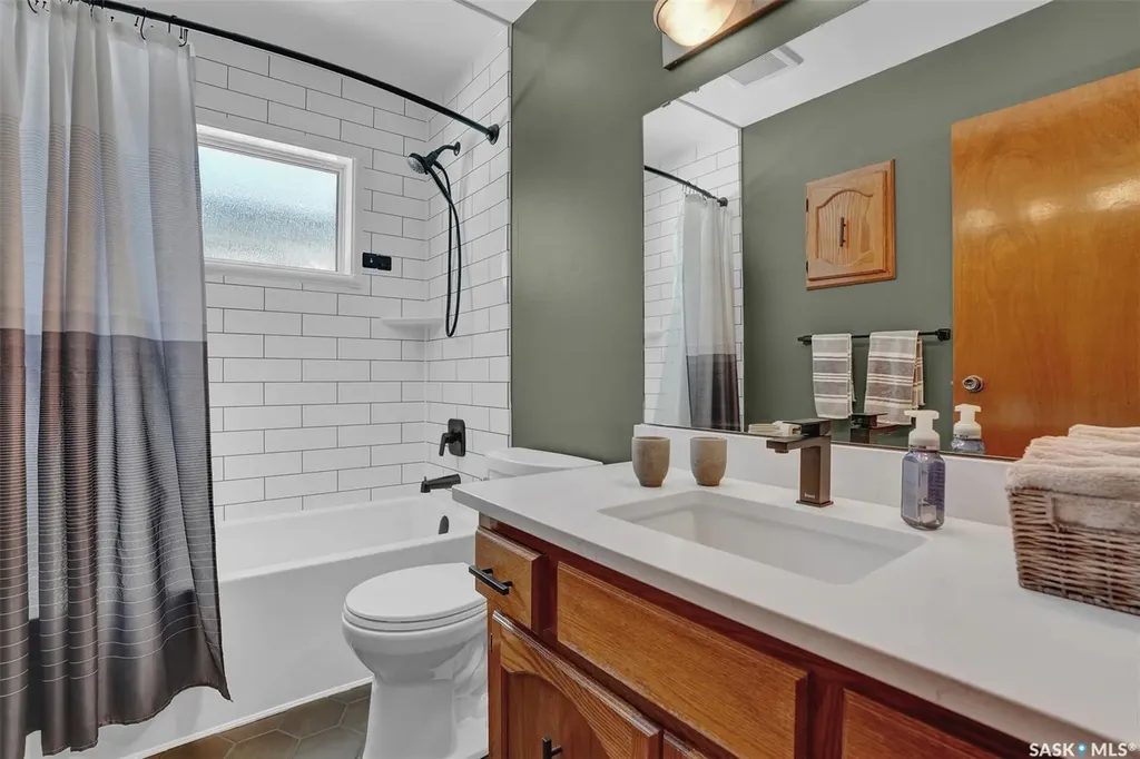 1330 Courtney Street Regina SK S4T 7S1