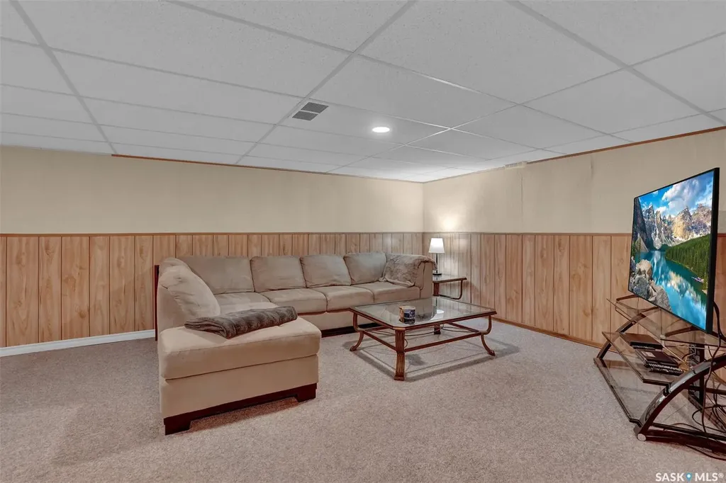 1330 Courtney Street Regina SK S4T 7S1