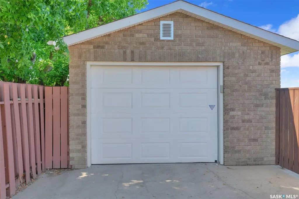 1330 Courtney Street Regina SK S4T 7S1