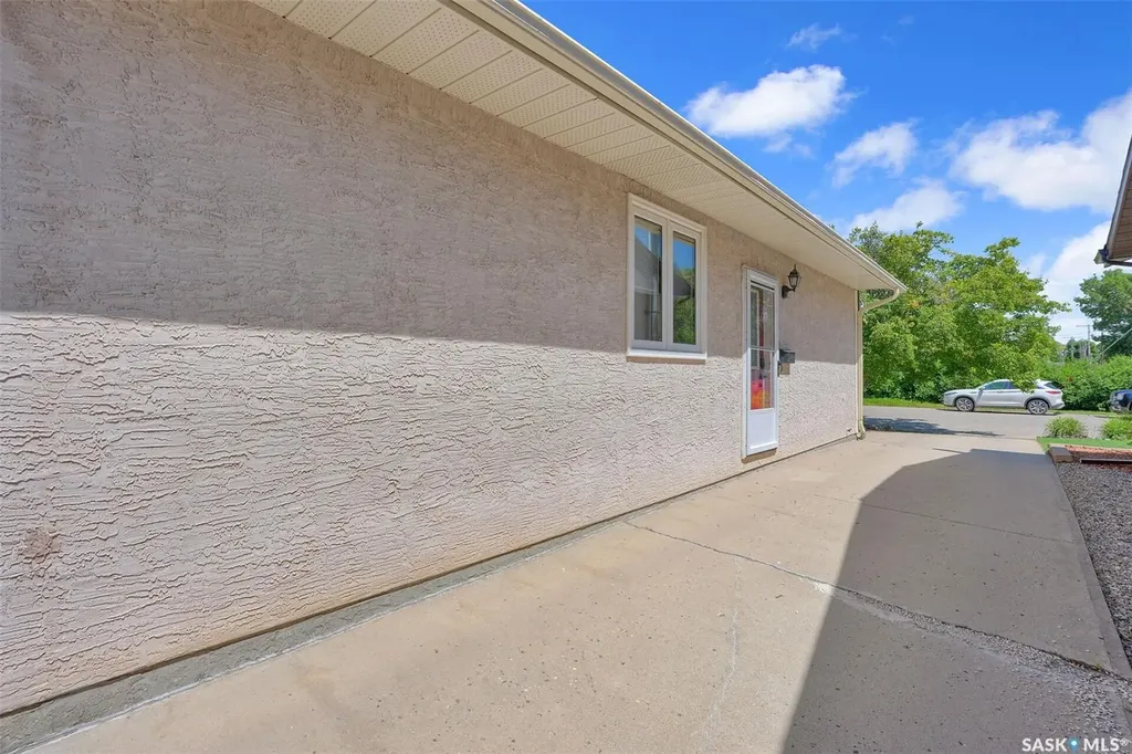 1330 Courtney Street Regina SK S4T 7S1
