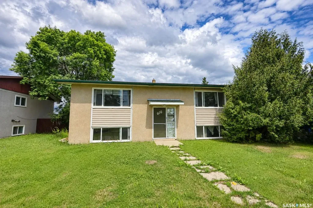 616 28th Street E Prince Albert SK S6V 1X9