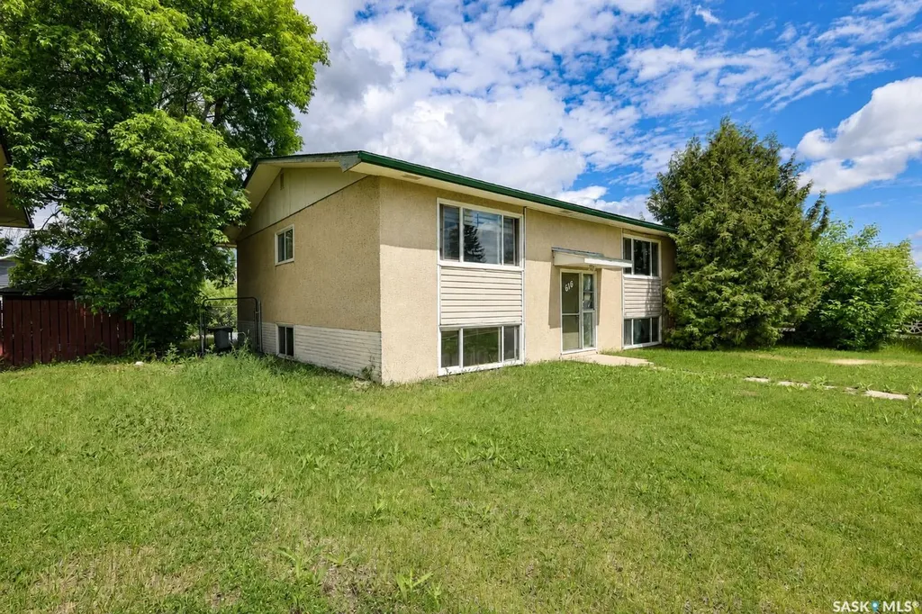616 28th Street E Prince Albert SK S6V 1X9