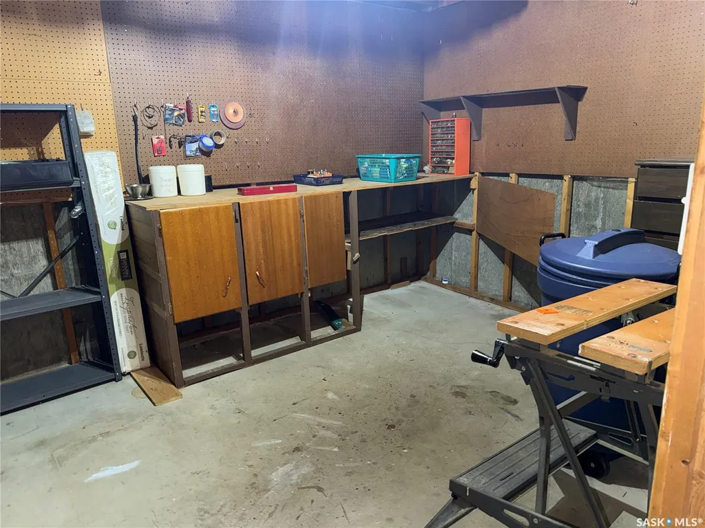 42 Spinks Drive Saskatoon SK S7H 4B8