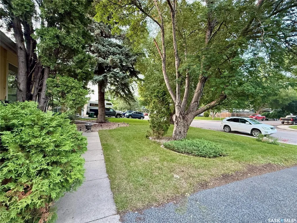 42 Spinks Drive Saskatoon SK S7H 4B8