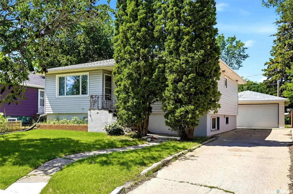 2426 Harvey Street Regina SK S4N 2N4