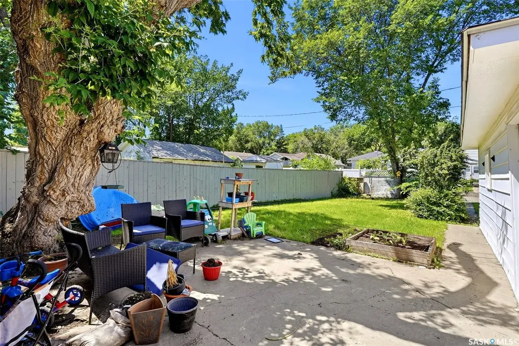 2426 Harvey Street Regina SK S4N 2N4