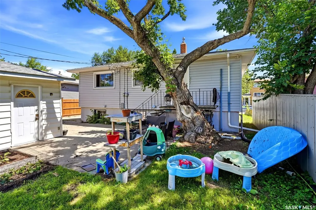2426 Harvey Street Regina SK S4N 2N4