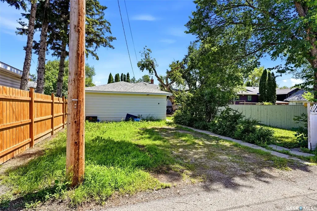2426 Harvey Street Regina SK S4N 2N4