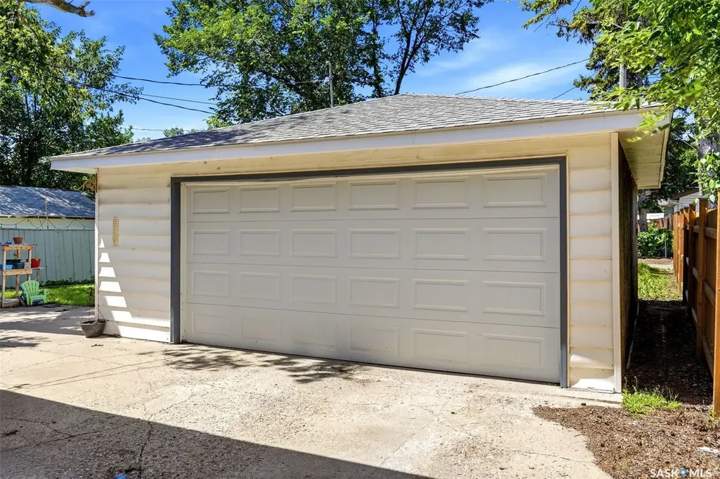 2426 Harvey Street Regina SK S4N 2N4
