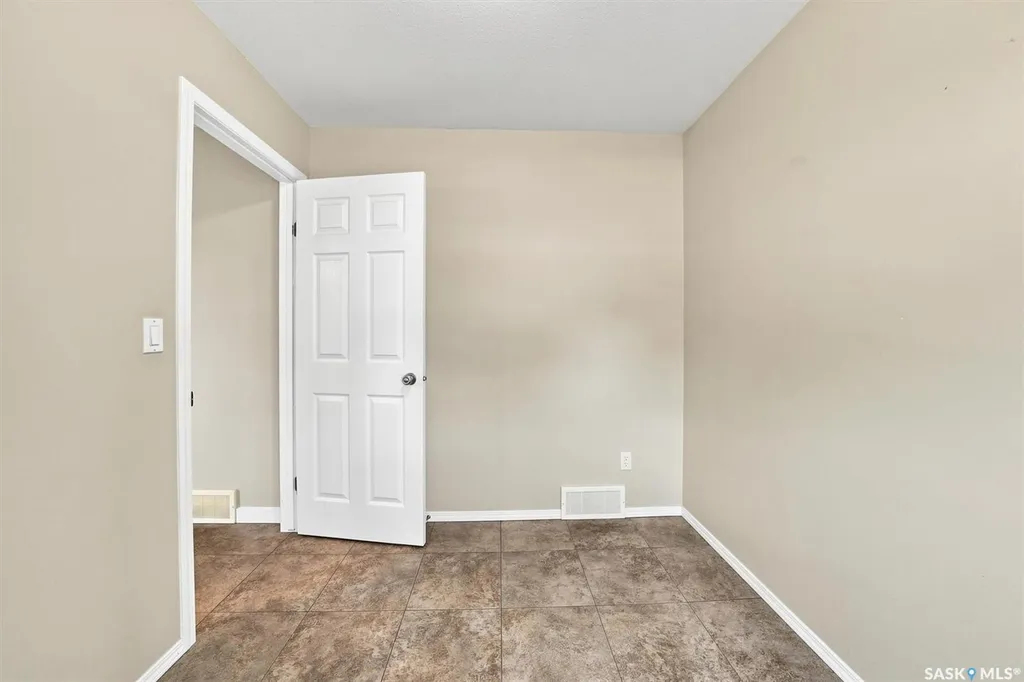 911 Maguire Crescent Saskatoon SK S7W 1A5