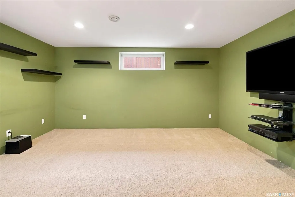 911 Maguire Crescent Saskatoon SK S7W 1A5