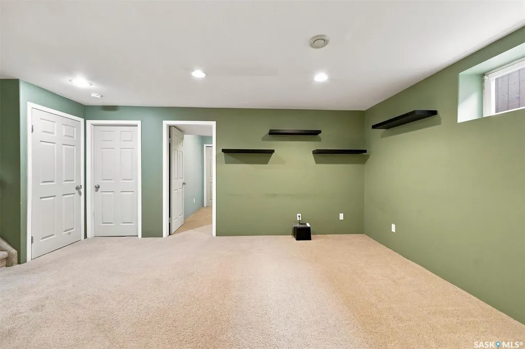 911 Maguire Crescent Saskatoon SK S7W 1A5