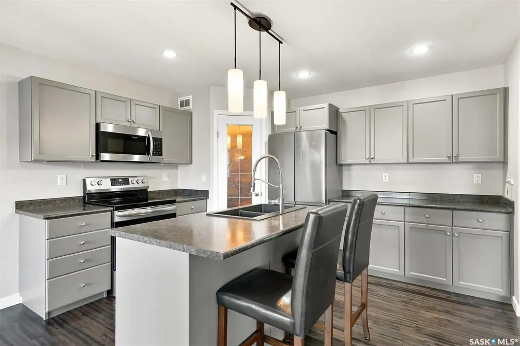911 Maguire Crescent Saskatoon SK S7W 1A5