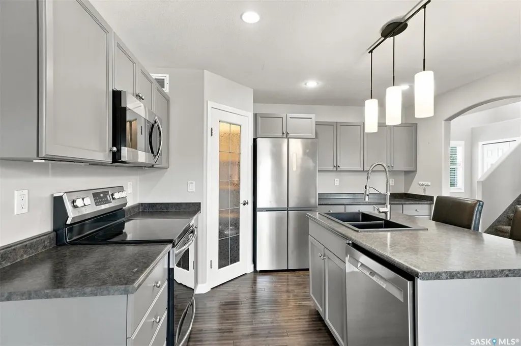 911 Maguire Crescent Saskatoon SK S7W 1A5