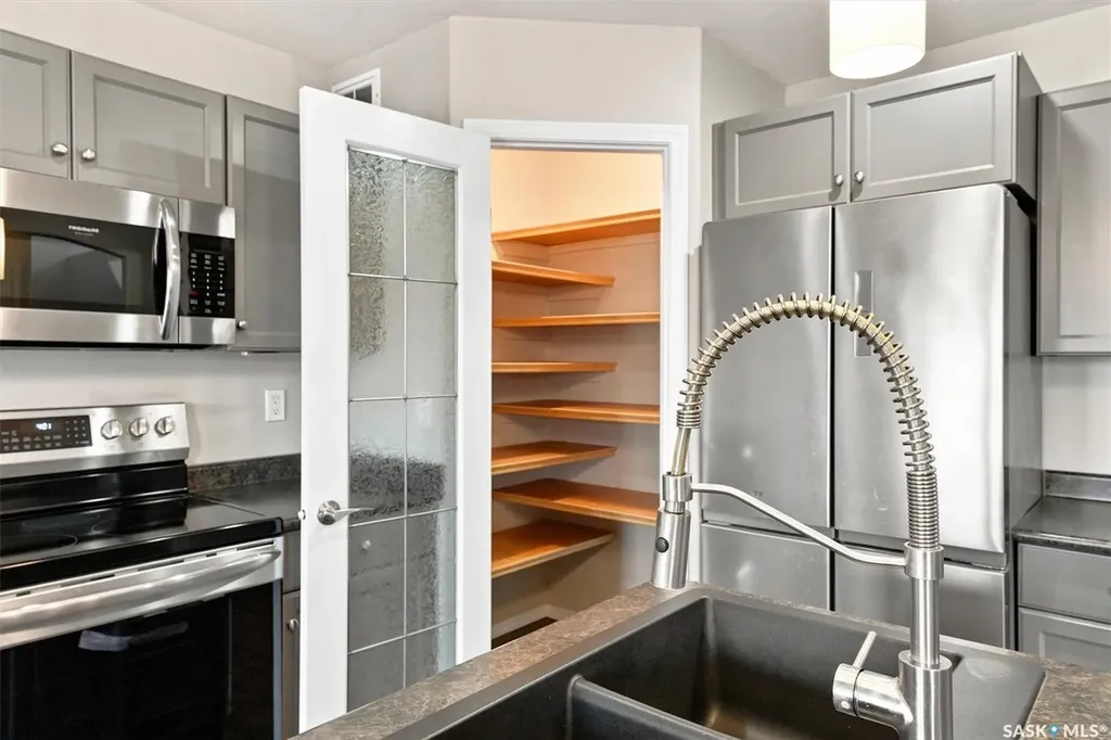 911 Maguire Crescent Saskatoon SK S7W 1A5