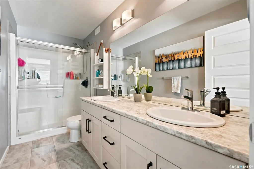 211 Dagnone Lane Saskatoon SK S7V 0R1