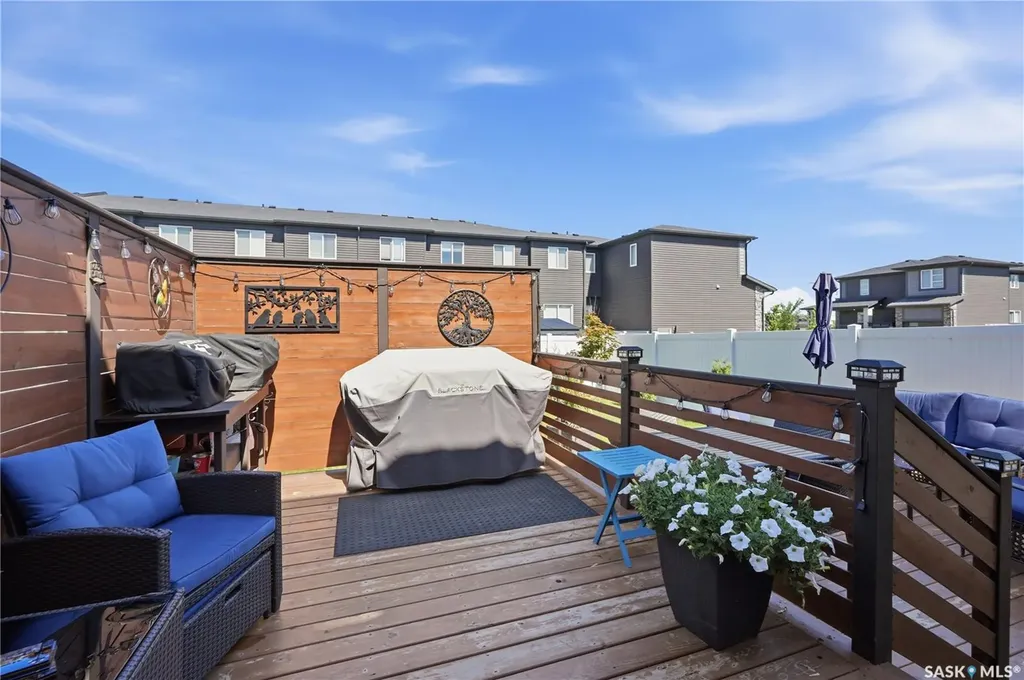 211 Dagnone Lane Saskatoon SK S7V 0R1