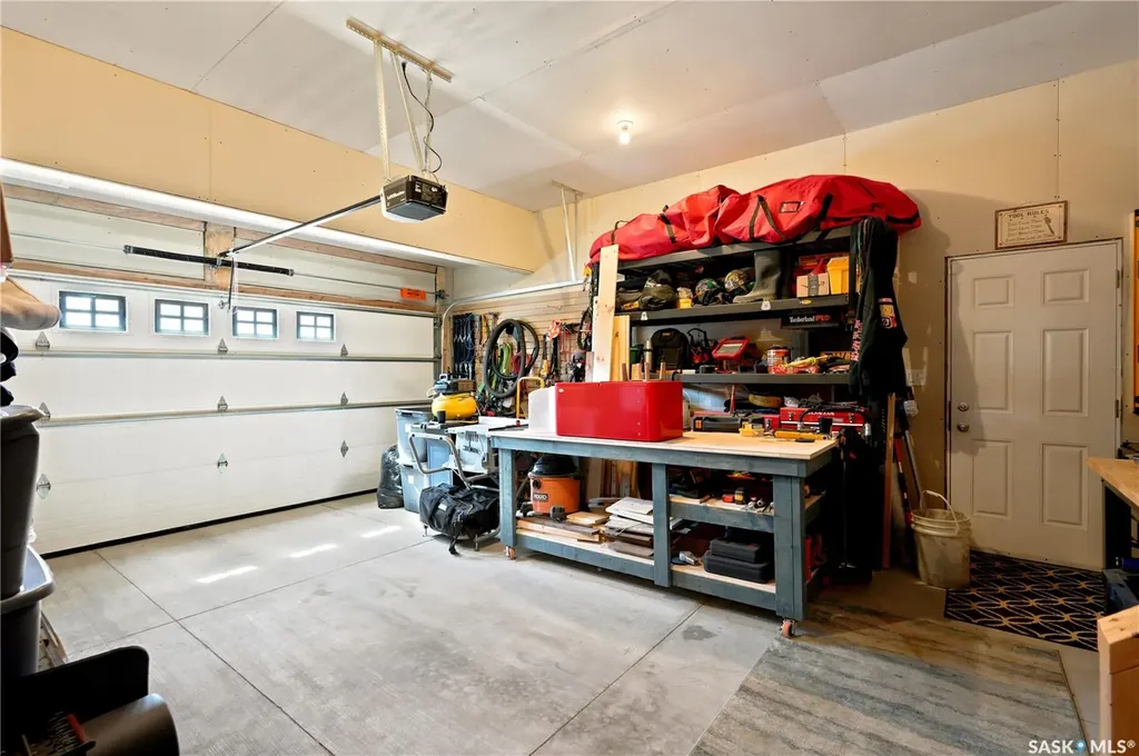 211 Dagnone Lane Saskatoon SK S7V 0R1