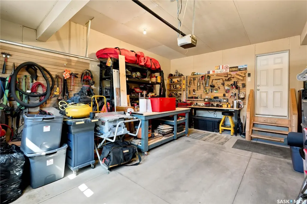211 Dagnone Lane Saskatoon SK S7V 0R1
