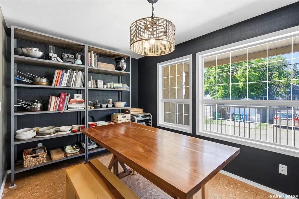 905D 9th Street E Saskatoon SK S7H 0M9