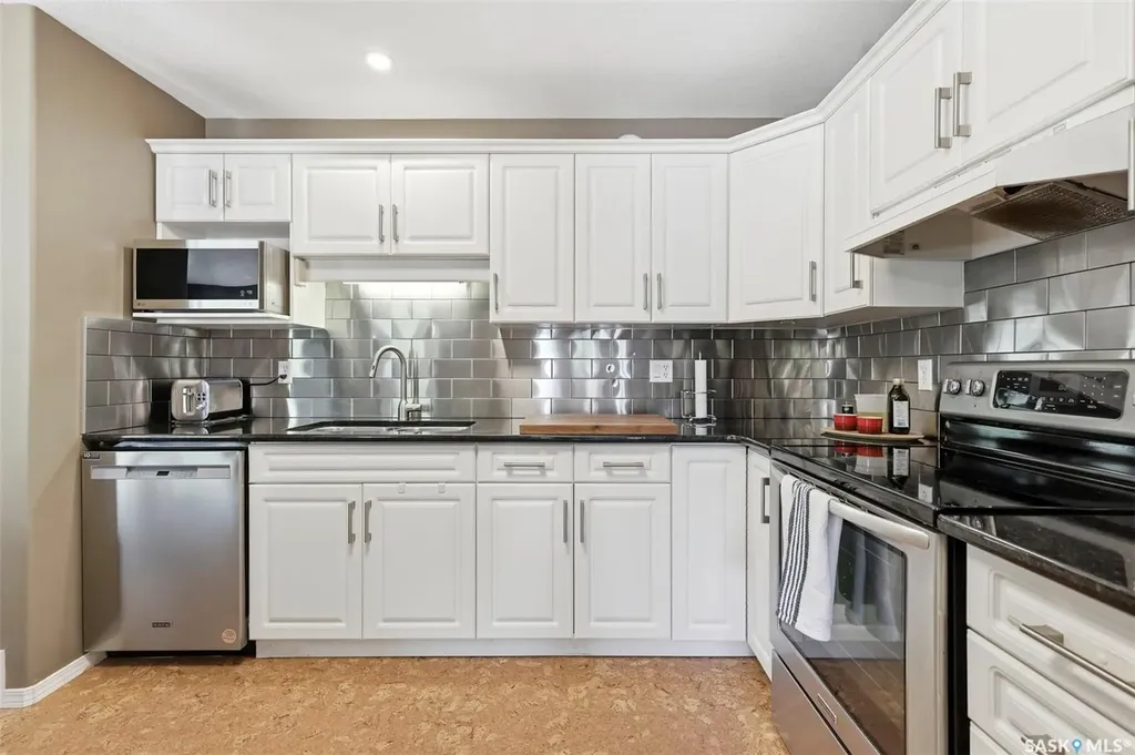 905D 9th Street E Saskatoon SK S7H 0M9