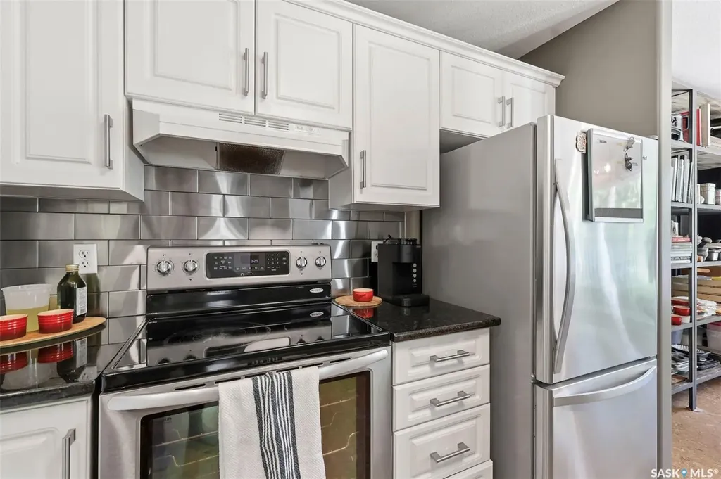 905D 9th Street E Saskatoon SK S7H 0M9