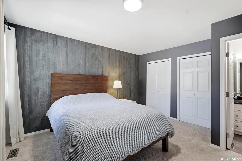 905D 9th Street E Saskatoon SK S7H 0M9