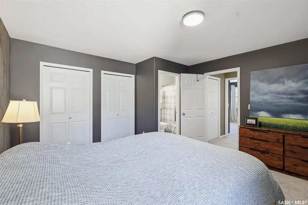 905D 9th Street E Saskatoon SK S7H 0M9