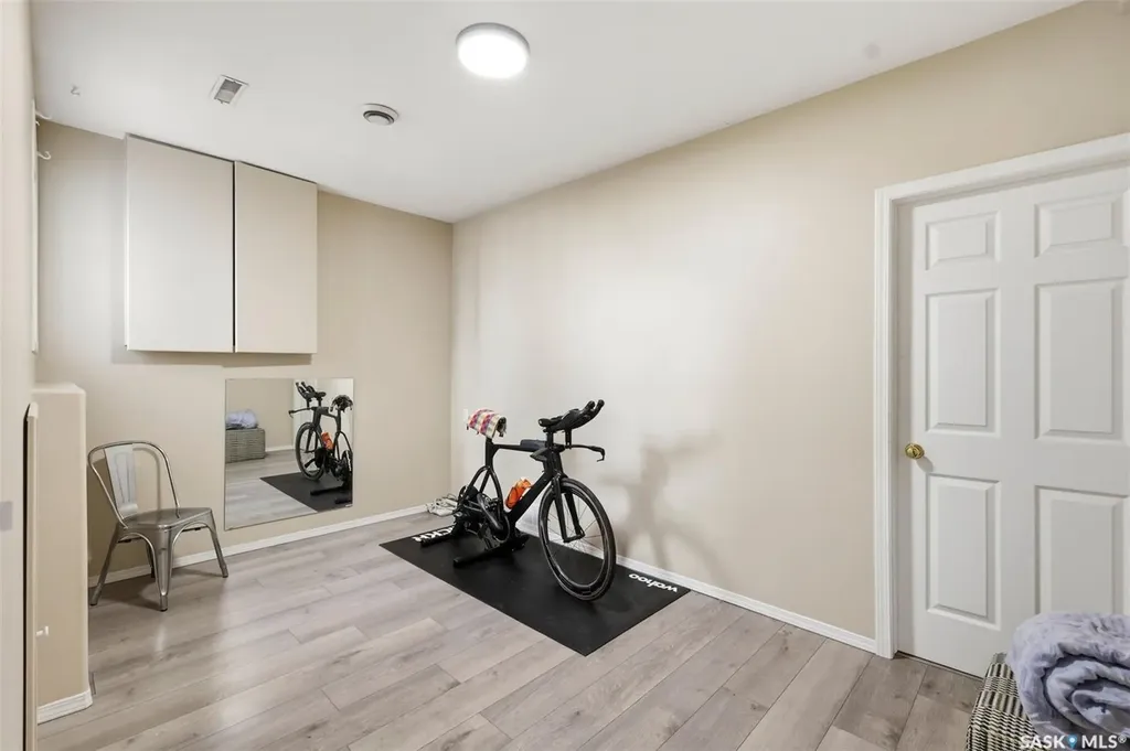 905D 9th Street E Saskatoon SK S7H 0M9