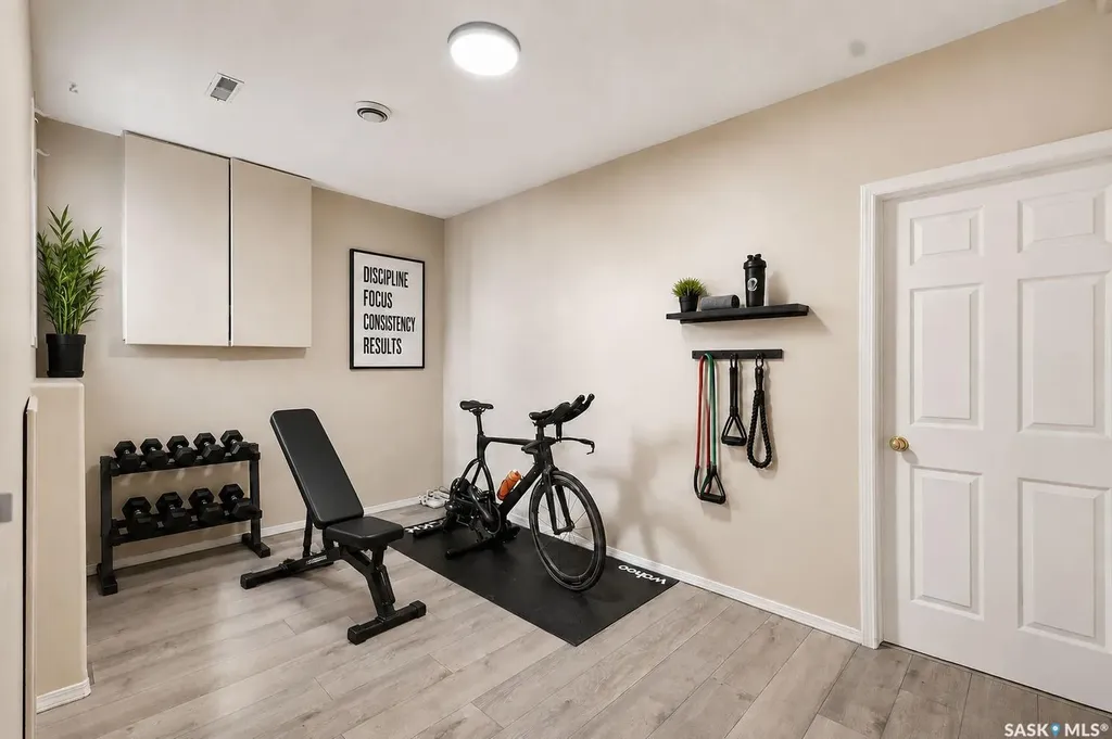905D 9th Street E Saskatoon SK S7H 0M9