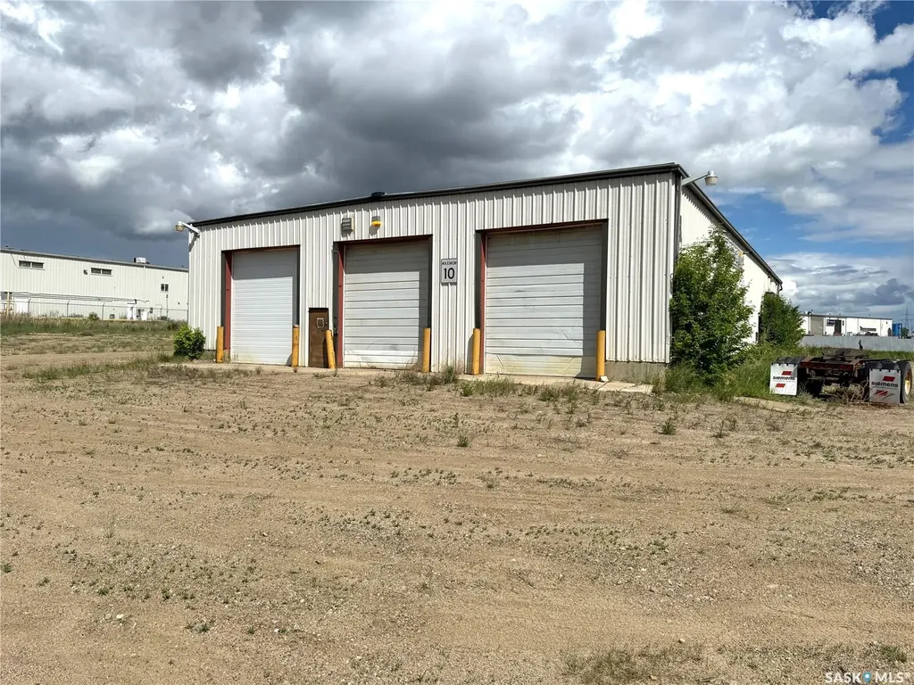 101 Shorthorn Street North Battleford SK S9A 3M1