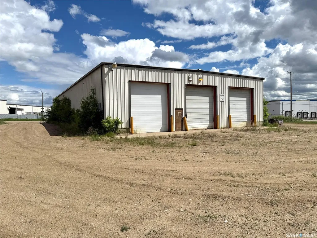 101 Shorthorn Street North Battleford SK S9A 3M1