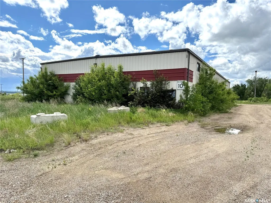 101 Shorthorn Street North Battleford SK S9A 3M1
