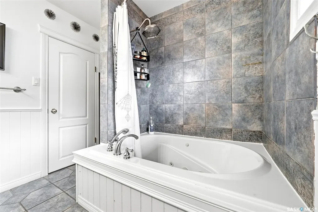4220 Hillsdale Street Regina SK S4S 3Z2
