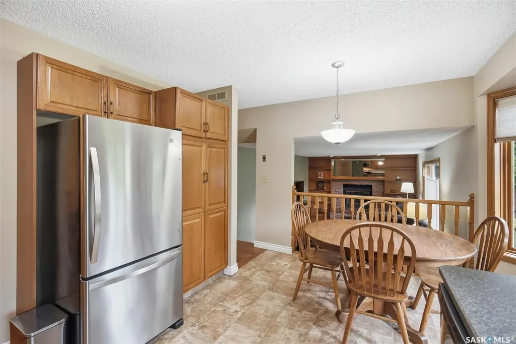 547 Whitewood Crescent Saskatoon SK S7J 4L4