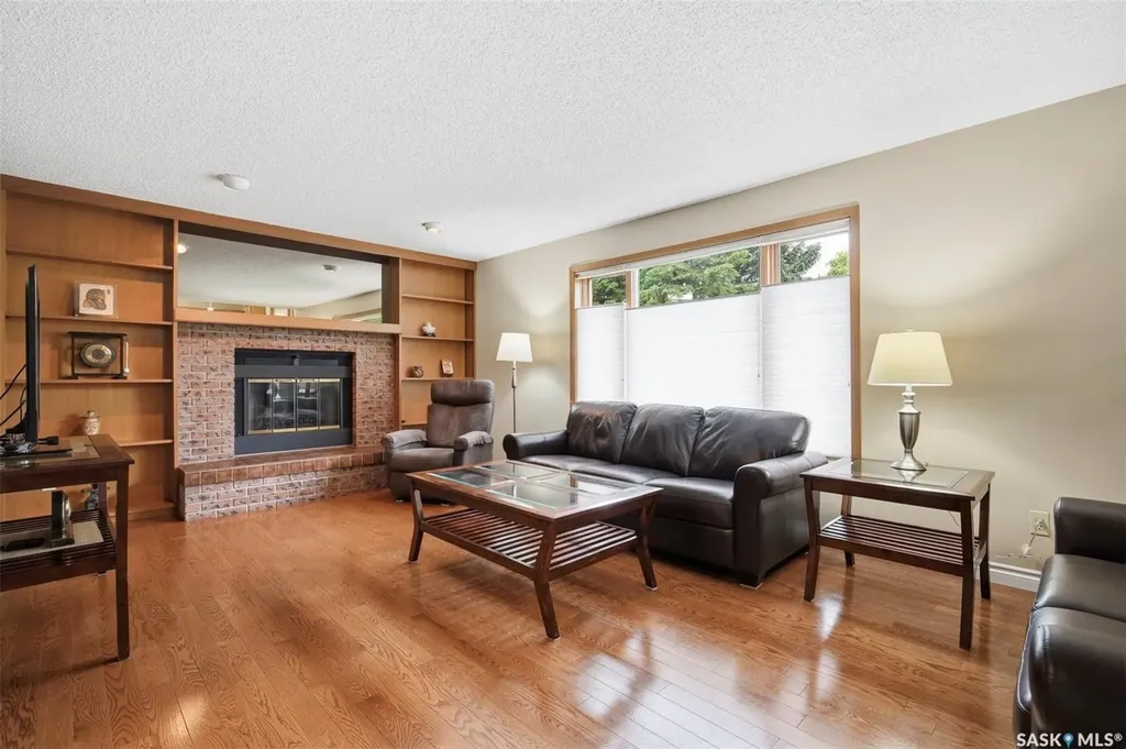 547 Whitewood Crescent Saskatoon SK S7J 4L4