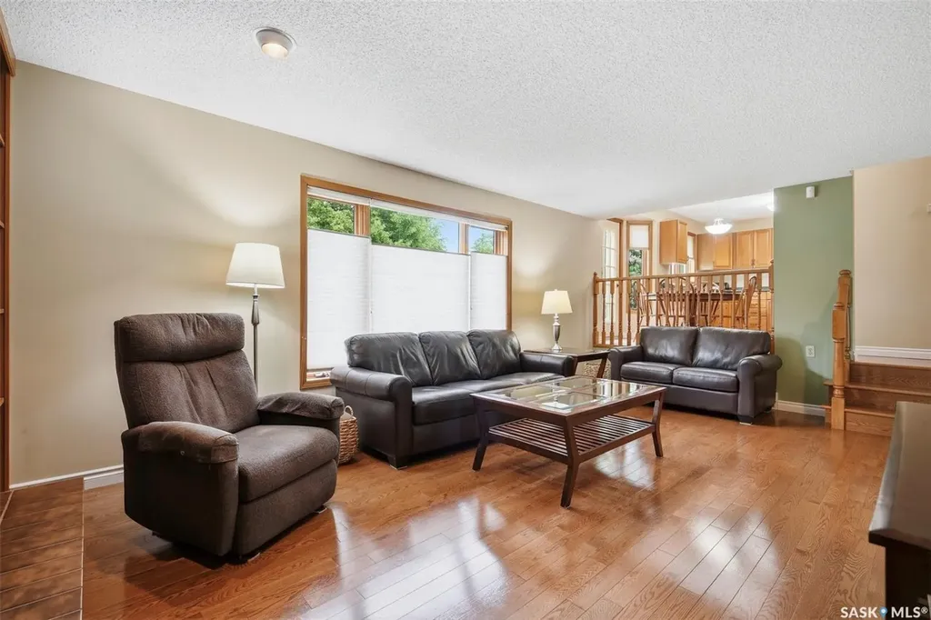 547 Whitewood Crescent Saskatoon SK S7J 4L4